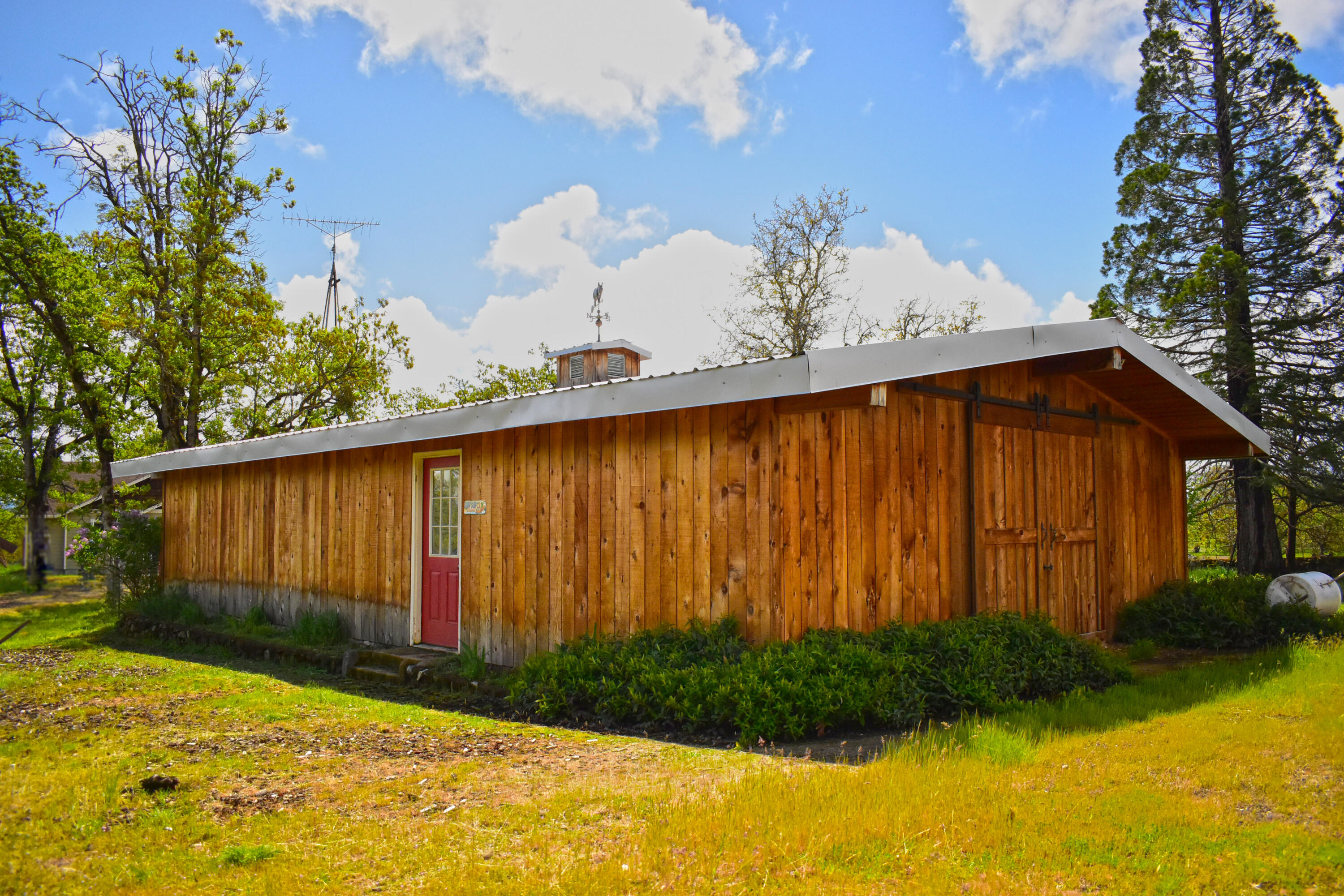 13822 Perry Road White City, OR 97503 - Photo 38 of 39 Animal Barn
