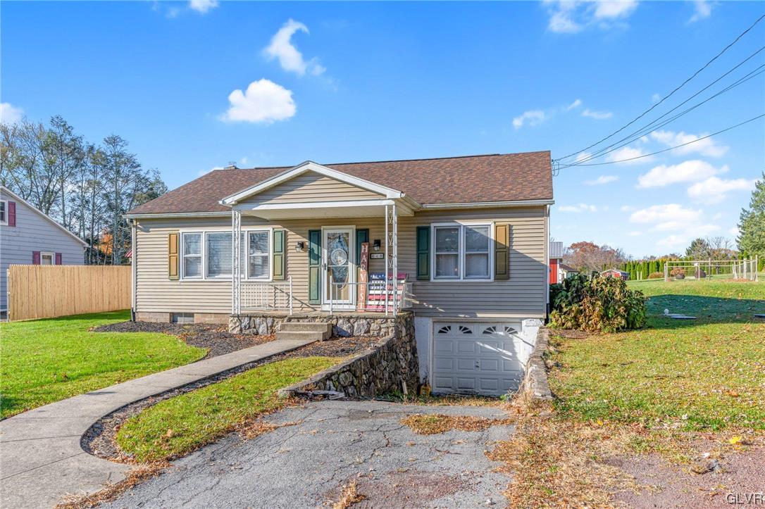 648 Locke Heights Road Bangor, PA 18013 - Photo 2 of 28 Gallery Image 2