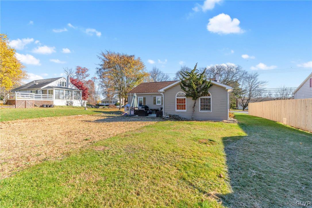 648 Locke Heights Road Bangor, PA 18013 - Photo 6 of 28 Gallery Image 6