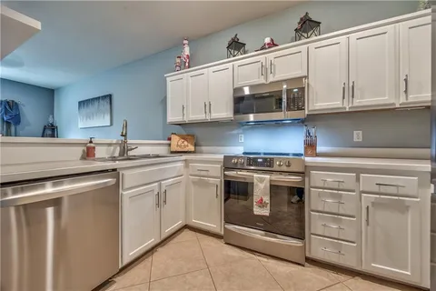 $245,000 | 1202 North Mart-way Drive, Unit 104, Olathe, KS 66061