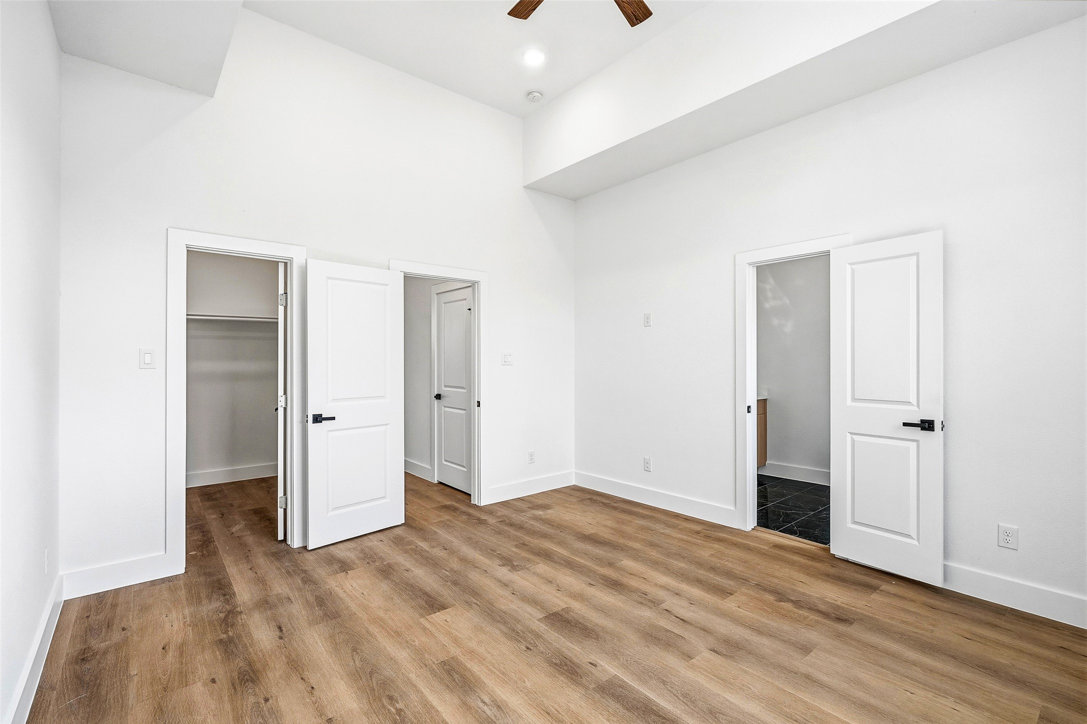 4209 Allston Street Houston, TX 77018 - Photo 23 of 31 Primary bedroom with high ceiling and walking closet