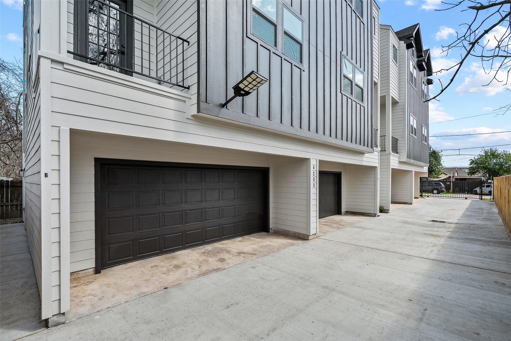 4209 Allston Street Houston, TX 77018 - Photo 27 of 31 Gated private driveway