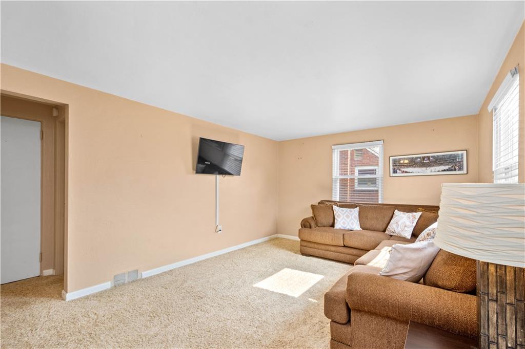 1021 Connor Road Pittsburgh, PA 15234 - Photo 4 of 25 Gallery Image 4