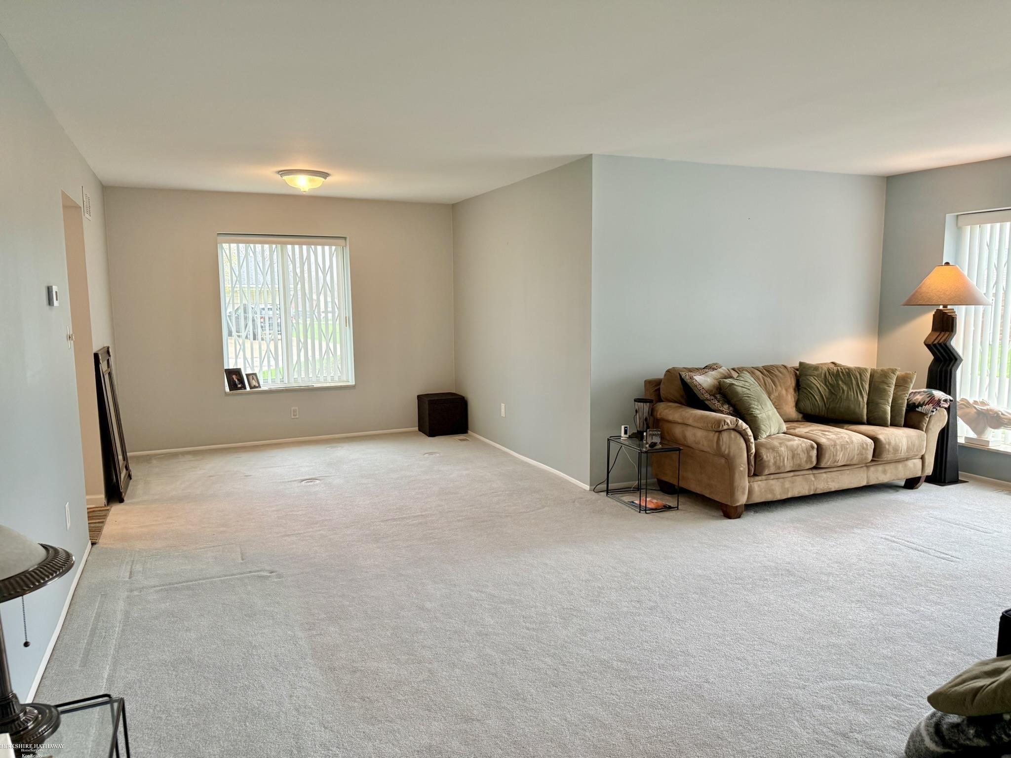11904 East 14 Mile Road Warren, MI 48093 - Photo 5 of 46 50204104-b7f68ac3-a359-4710-82fc-88bcdc947844.JPG