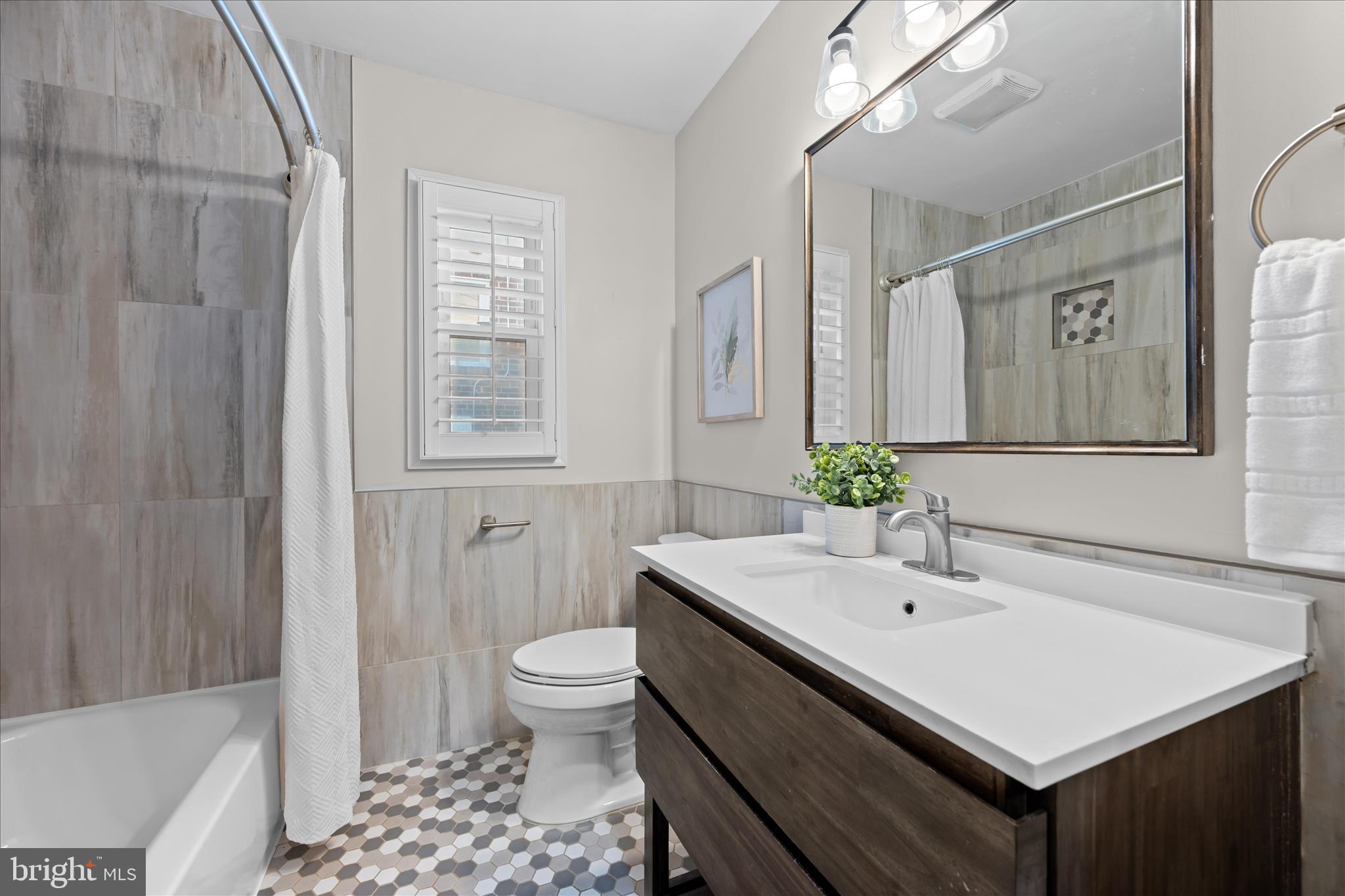 2021 Lansdowne Way Silver Spring, MD 20910 - Photo 28 of 64 Bathroom