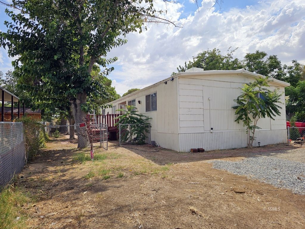 5221 Ocotillo Avenue Ridgecrest, CA 93555 - Photo 2 of 43