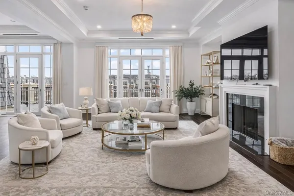 $4,698,000 | 3000 Royal Court, Unit 3308, North Hills, NY 11040