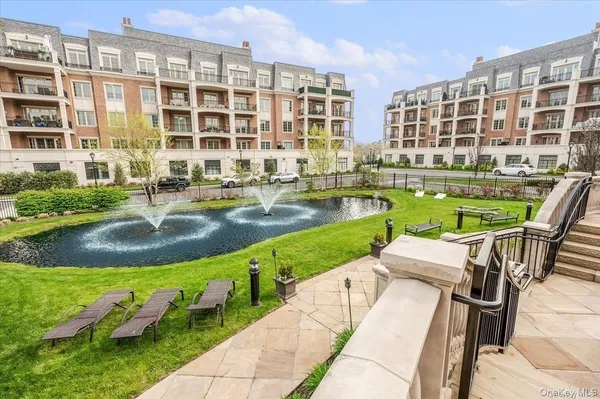 $4,698,000 | 3000 Royal Court, Unit 3308, North Hills, NY 11040