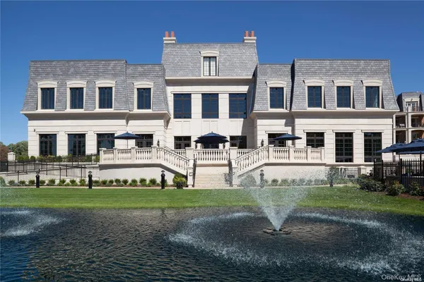 $4,698,000 | 3000 Royal Court, Unit 3308, North Hills, NY 11040