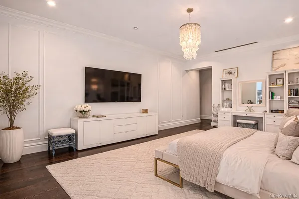 $4,698,000 | 3000 Royal Court, Unit 3308, North Hills, NY 11040