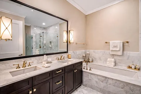 $4,698,000 | 3000 Royal Court, Unit 3308, New Hyde Park, NY 11040