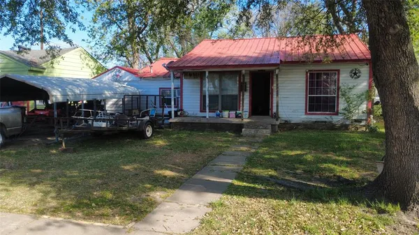 a view of a house with backyard porch and sitting area