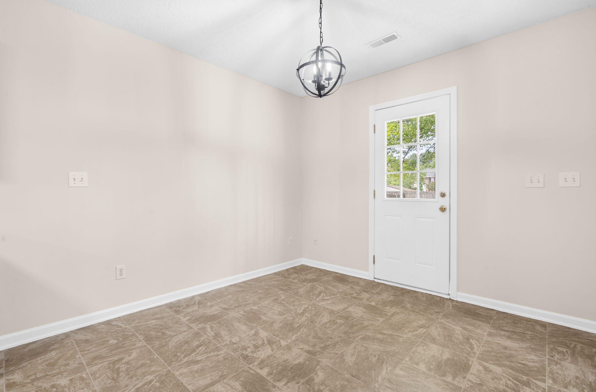 1311 Lantern Road Summerville, SC 29486 - Photo 4 of 30 4-web-or-mls-DSC09529
