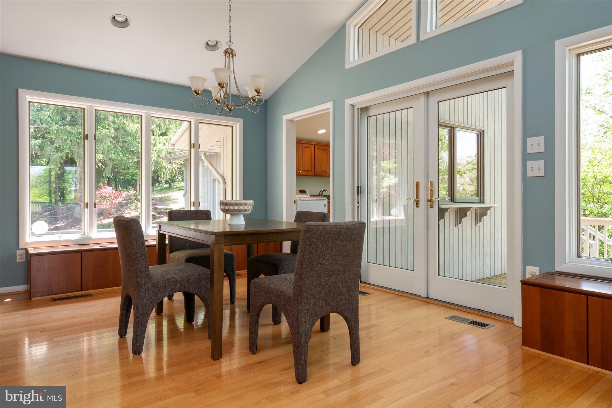267 Rugby Court Arnold, MD 21012 - Photo 19 of 55 Beautiful Updated Kitchen with Built Ins