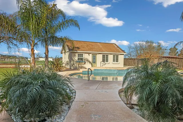 a view of a swimming pool with sitting area