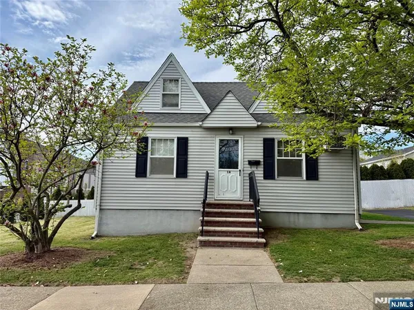 $3,100 | 1 Paterson Avenue, Unit A, Elmwood Park, NJ 07407