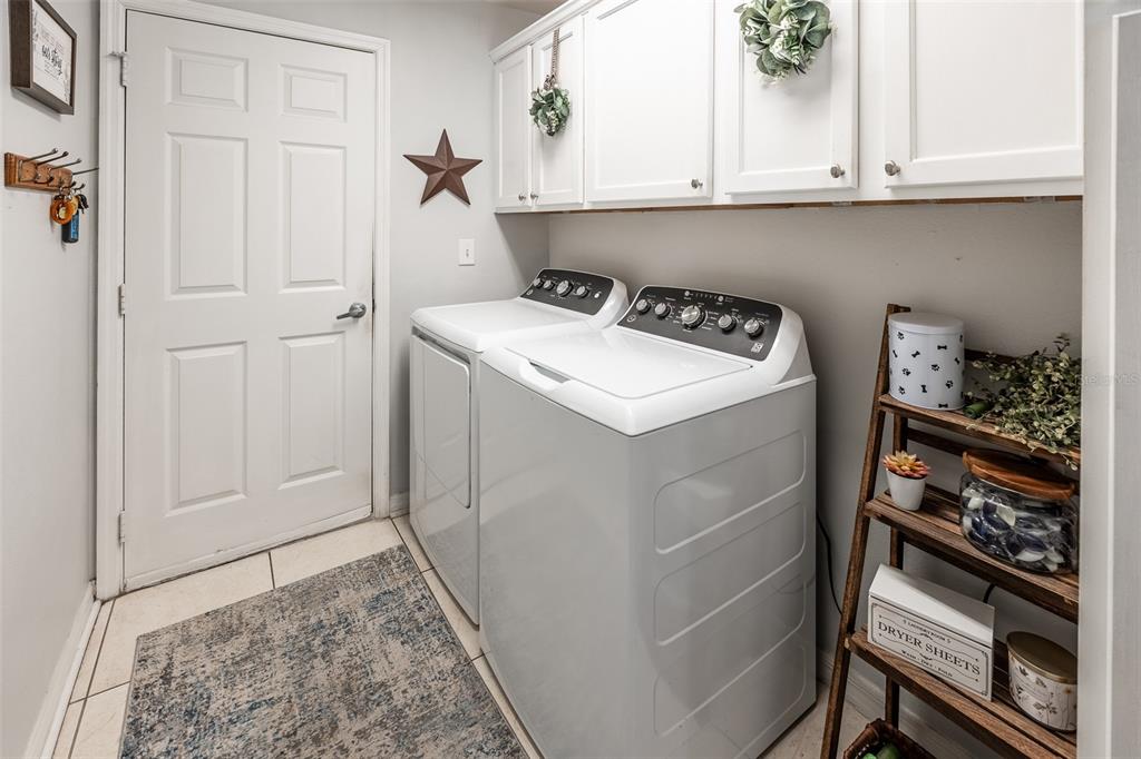 15143 Southwest 14th Avenue Road Ocala, FL 34473 - Photo 36 of 53 a utility room with dryer and washer