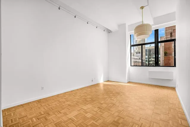 $829,000 | 310 East 46th Street, Unit 8L | Midtown East