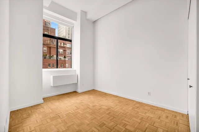 $829,000 | 310 East 46th Street, Unit 8L | Midtown East