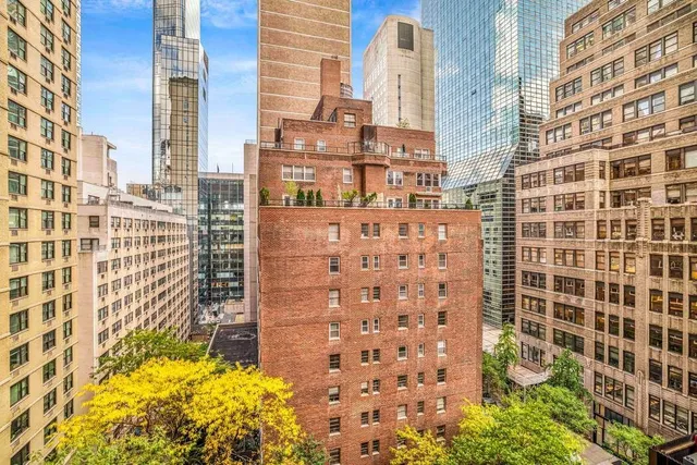 $829,000 | 310 East 46th Street, Unit 8L | Midtown East