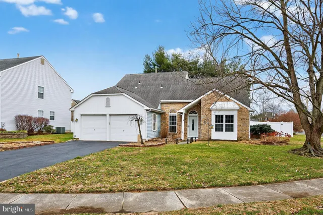 $475,000 | 44 Brook Drive, Burlington, NJ 08016