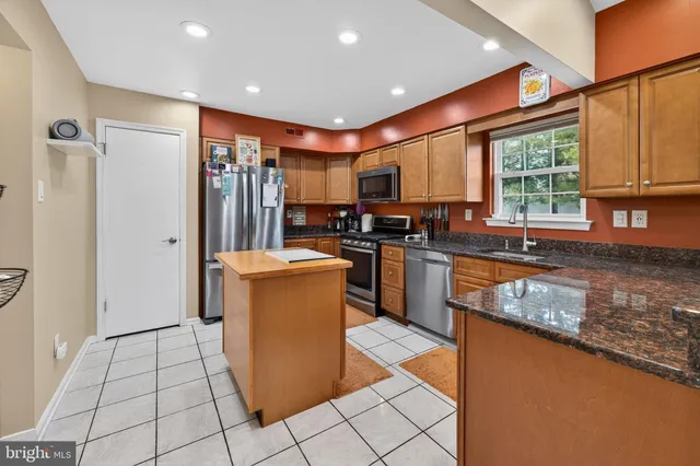 $475,000 | 44 Brook Drive, Burlington, NJ 08016