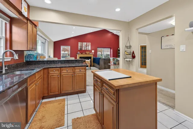 $475,000 | 44 Brook Drive, Burlington, NJ 08016