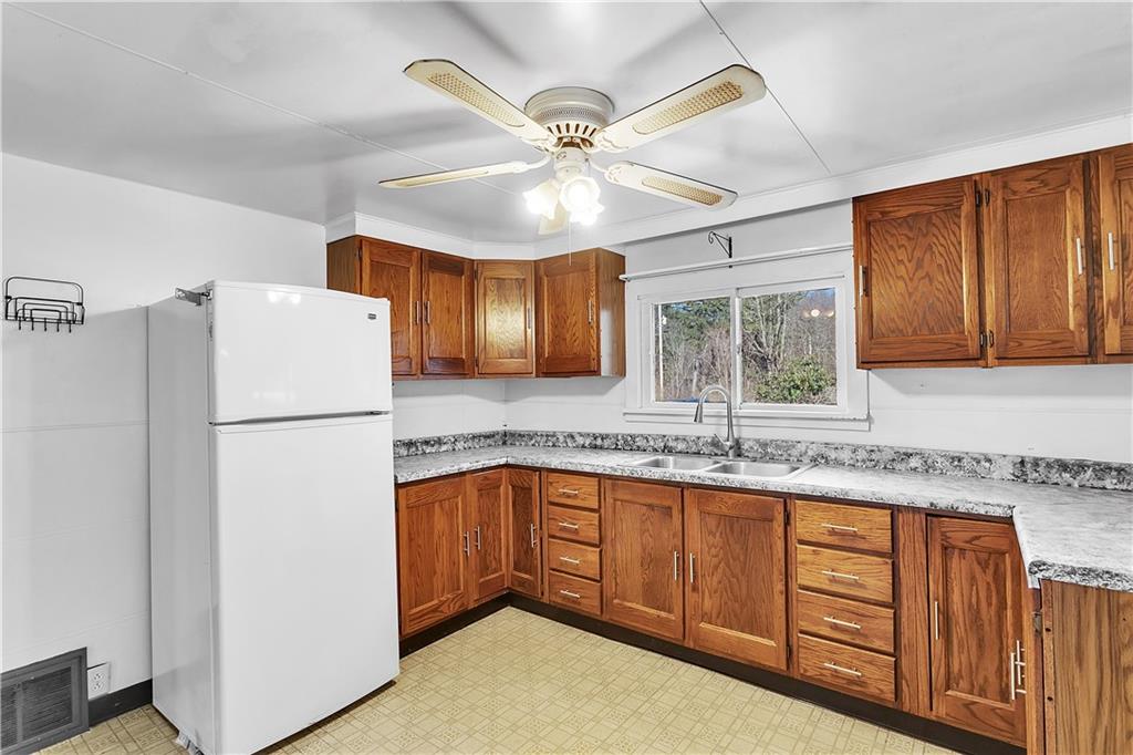 1080 Valley Club Road Irwin, PA 15642 - Photo 15 of 23 Gallery Image 15