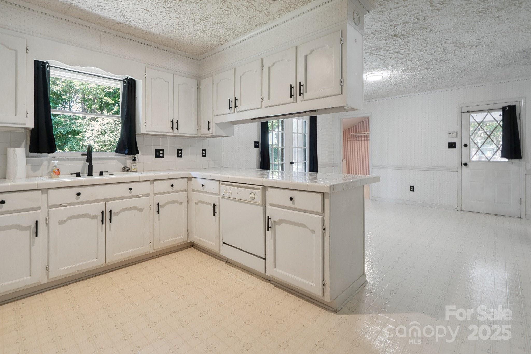 10120 Withers Road Charlotte, NC 28278 - Photo 16 of 34 Gallery Image 16