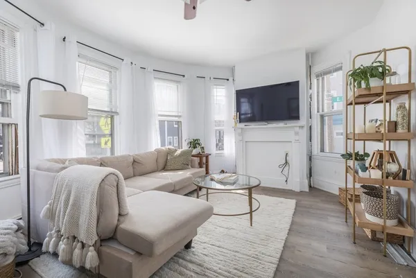 $3,600 | 155 L Street, Unit 1, Boston, MA 02127