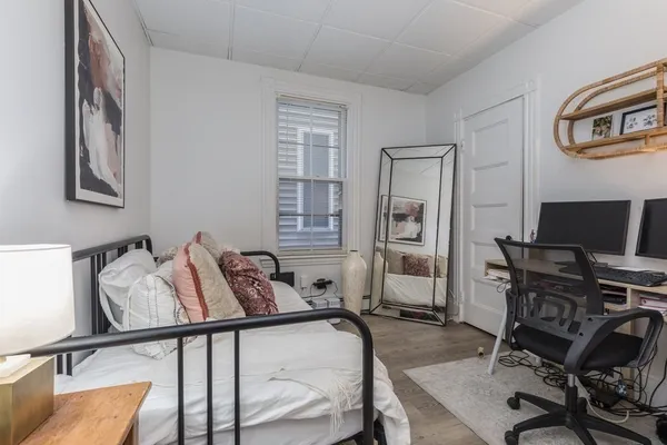$3,600 | 155 L Street, Unit 1, Boston, MA 02127