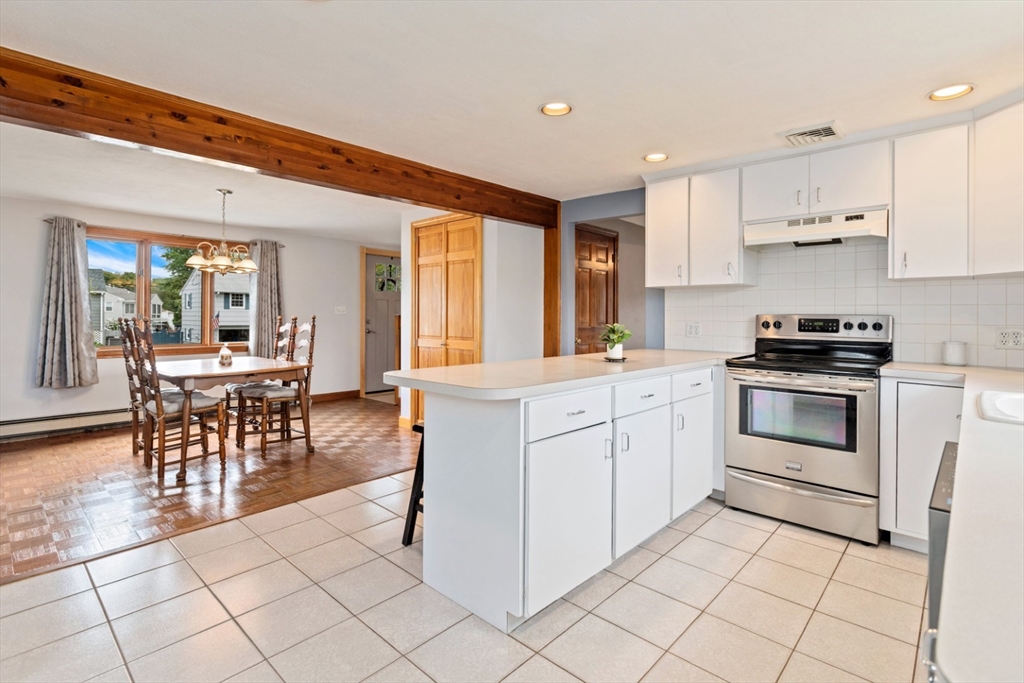 19 Cedar Grove Avenue Peabody, MA 01960 - Photo 9 of 34 Gallery Image 9