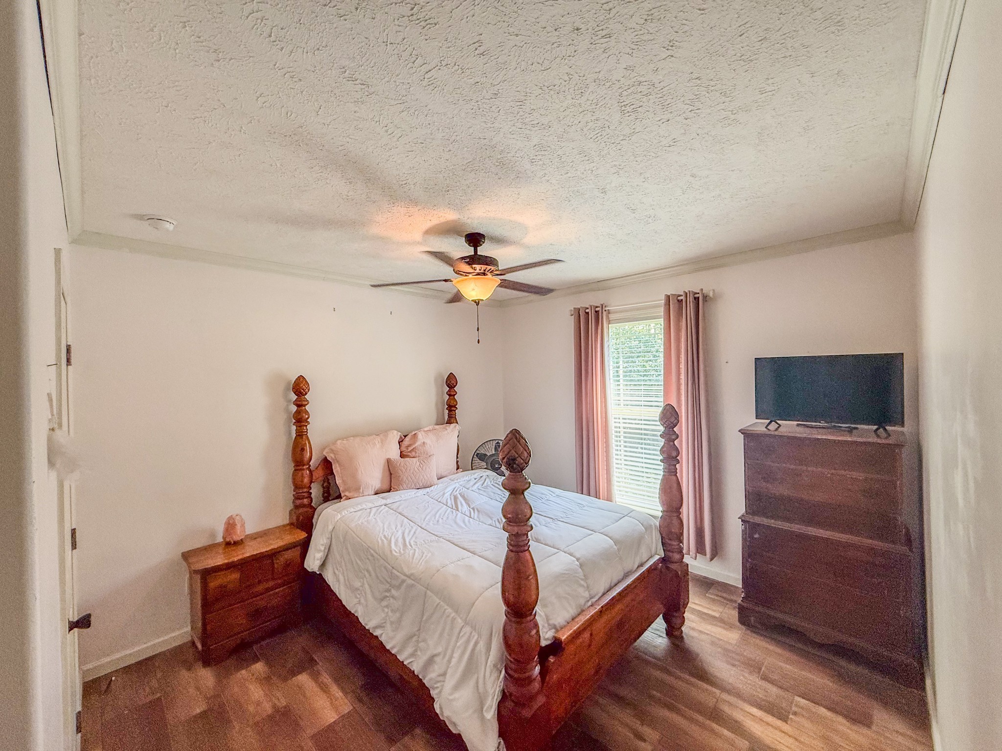 137 Hawkins Road Westmoreland, TN 37186 - Photo 44 of 71 a bed room with a bed and a chandelier