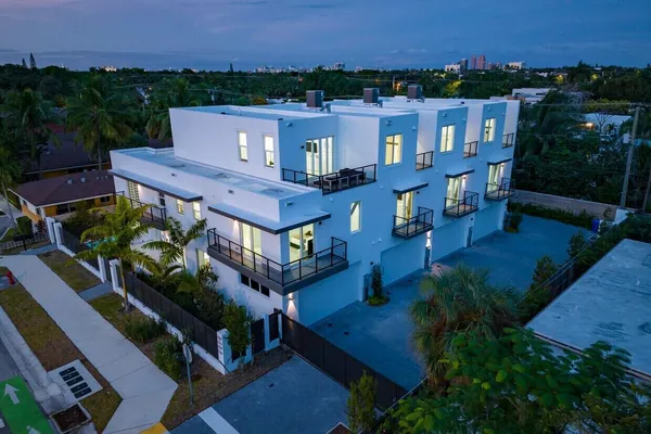 $8,700 | 1220 Northeast 15th Avenue, Fort Lauderdale, FL 33304