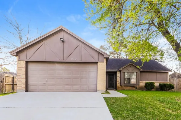 $1,800 | 12207 Evening Glen Court, Tomball, TX 77375