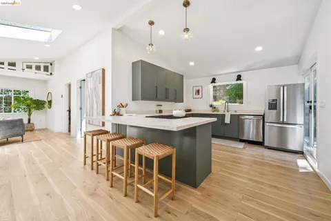$899,000 | 6400 Pinehaven Road, Oakland, CA 94611