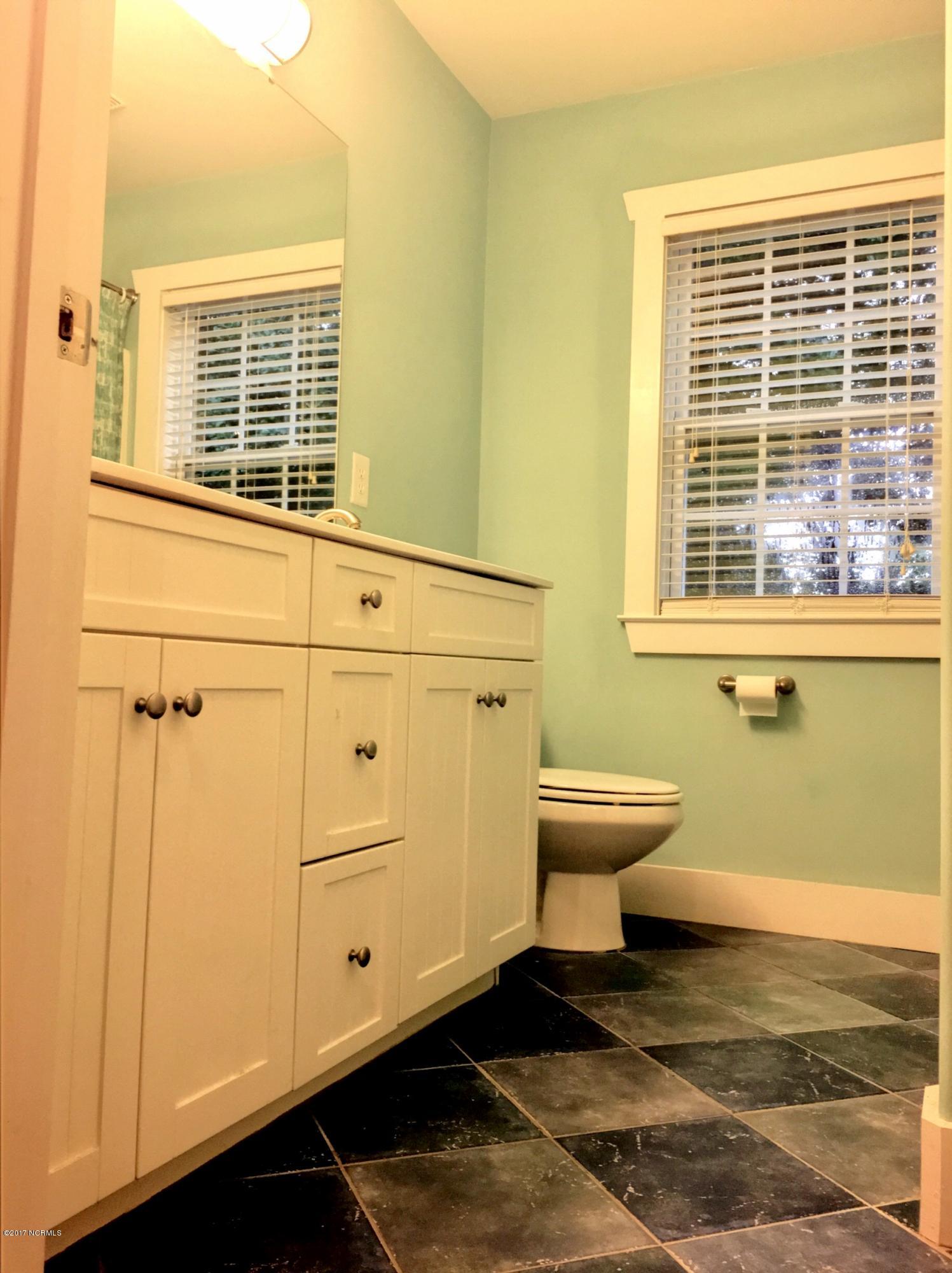 1007 Cordgrass Road Hampstead, NC 28443 - Photo 23 of 31 Guest Bath (Full)