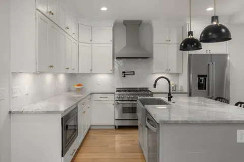 $889,000 | 4609 B Illinois Avenue, Nashville, TN 37209