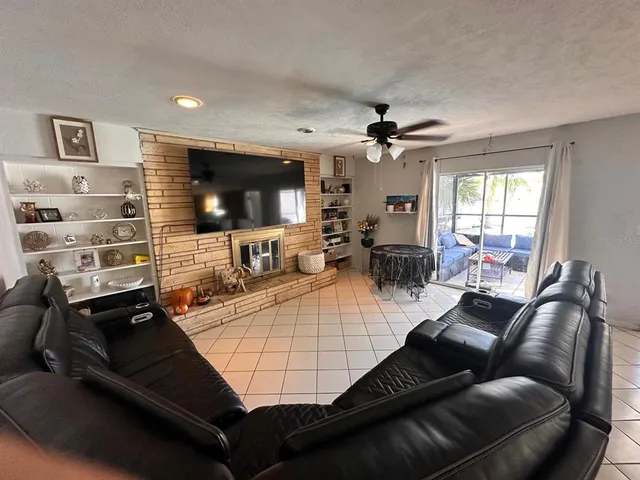 $435,000 | 613 Royal Crest Way, Brandon, FL 33511