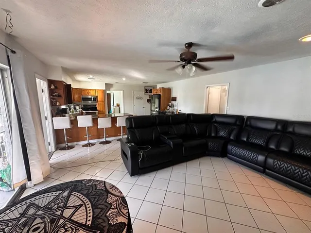 $435,000 | 613 Royal Crest Way, Brandon, FL 33511