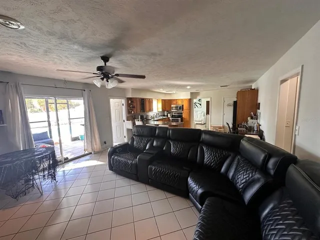 $435,000 | 613 Royal Crest Way, Brandon, FL 33511
