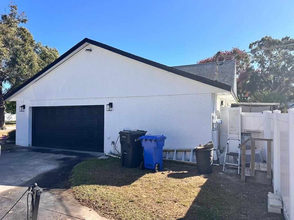 613 Royal Crest Way Brandon, FL 33511 - Photo 48 of 50 a view of a backyard