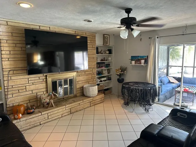 $435,000 | 613 Royal Crest Way, Brandon, FL 33511