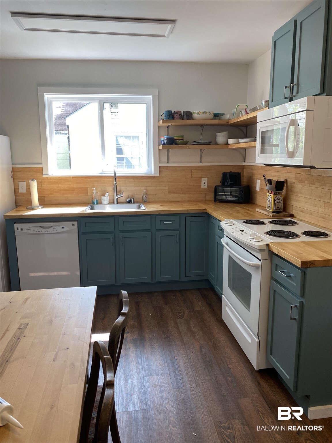 508 East Myrtle Avenue Foley, AL 36535 - Photo 6 of 14 REMODELED KITCHEN