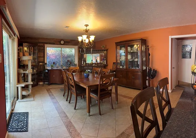 a view of livingroom with furniture