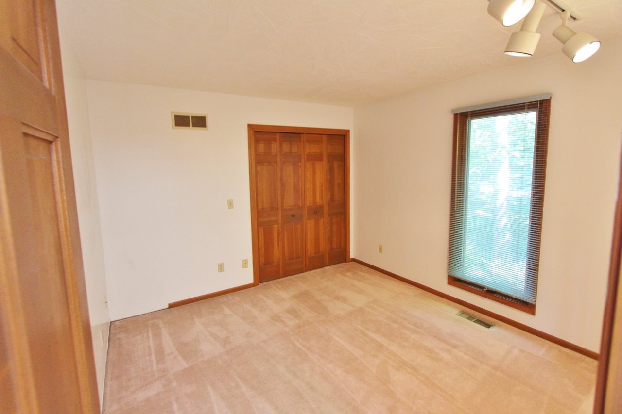 10405 Oaktree Road Fort Wayne, IN 46845 - Photo 19 of 30