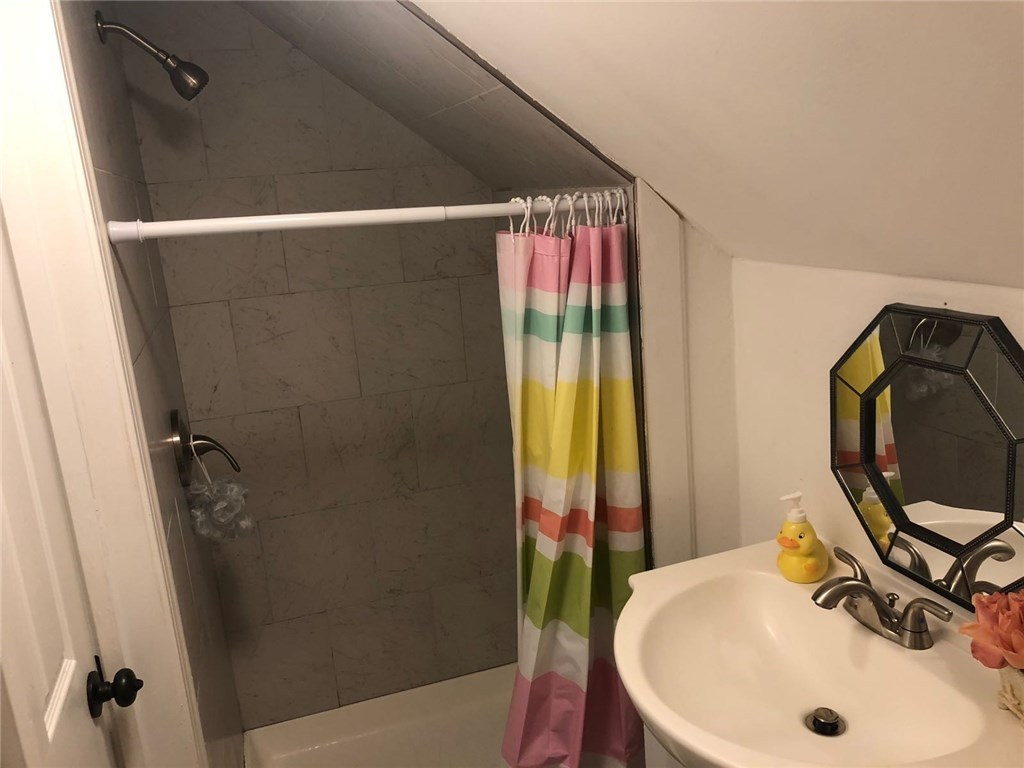 306 Aqueduct Road Cranston, RI 02910 - Photo 17 of 25 Gallery Image 17