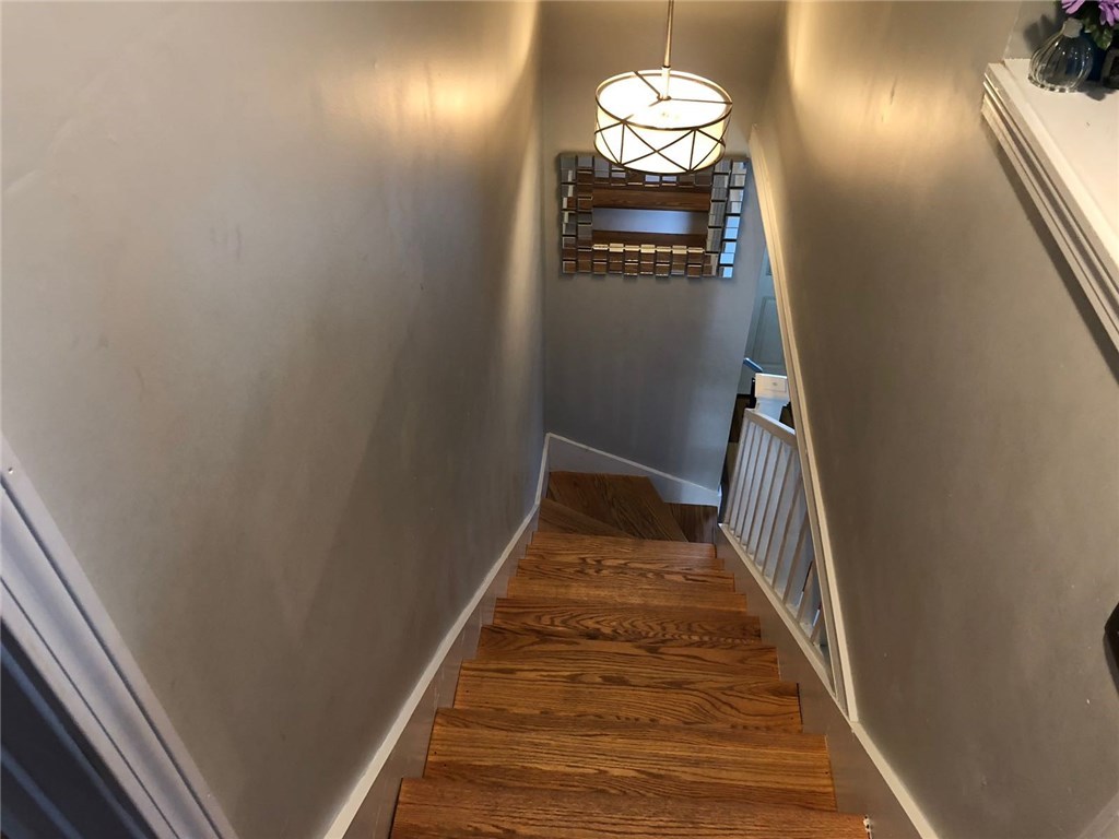 306 Aqueduct Road Cranston, RI 02910 - Photo 8 of 25 Gallery Image 8