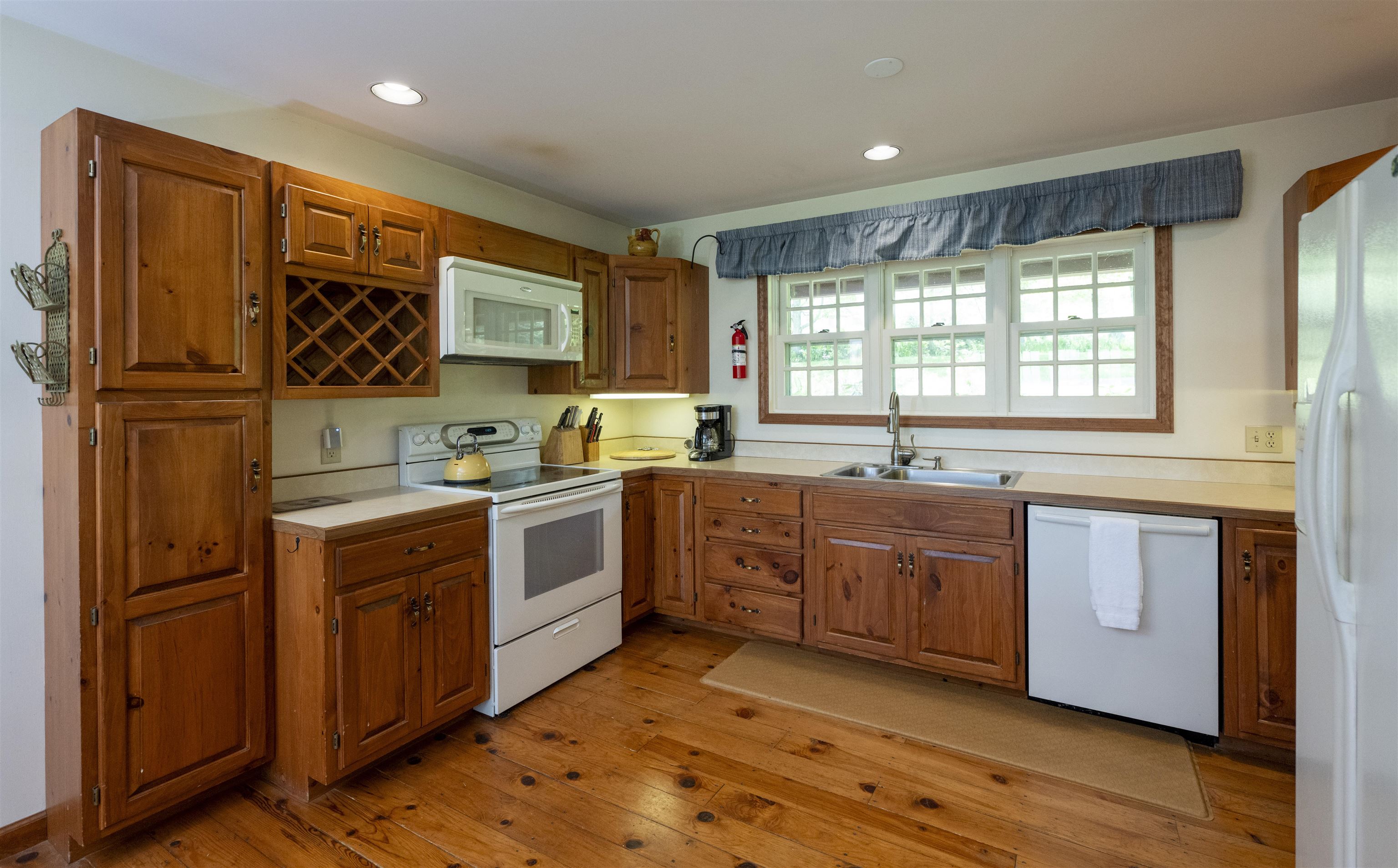 193 Chester Arthur Road Hartford, VT 05059 - Photo 13 of 34