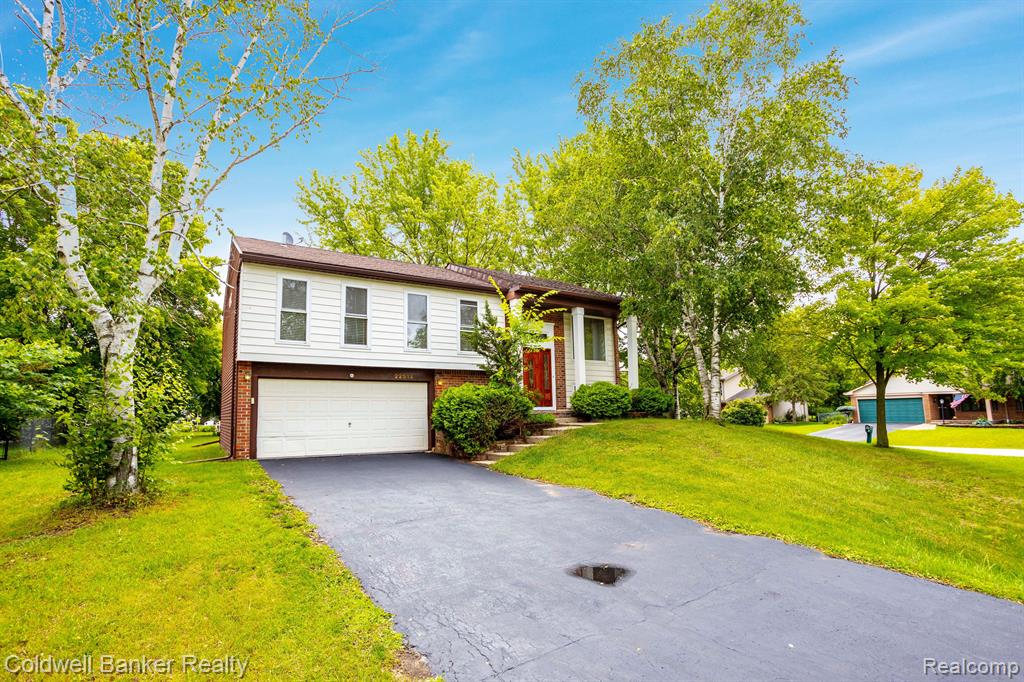 22512 Sheridan Road Novi, MI 48375 - Photo 2 of 37
